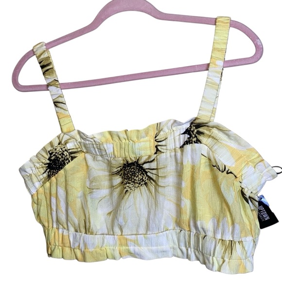 H&M Tops - NWT H&M LARGE sunflower Yellow Crop